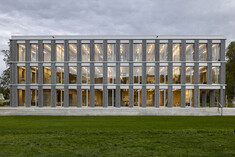 Schule aus regionalem Holz