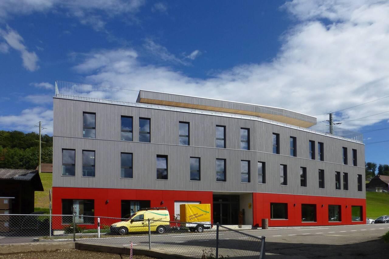 Neubau: Holzhändler OLWO Otto Lädrach