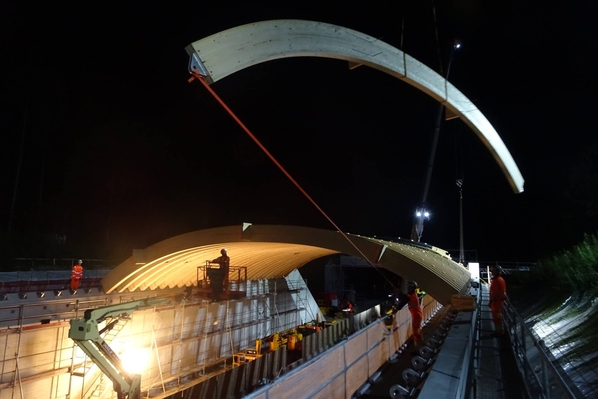 Montagearbeit in der Nacht