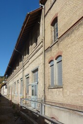 Les façades sont en partie classé monument historique.