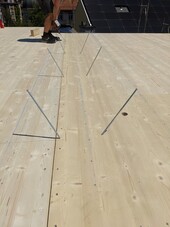 Screwing the roof elements together