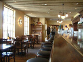Bar im Erdgeschoss